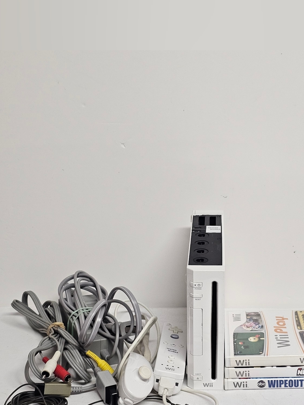 Nintendo Wii Bundle RVL-001 White Console - Tested - 4 Games - GameCube Support